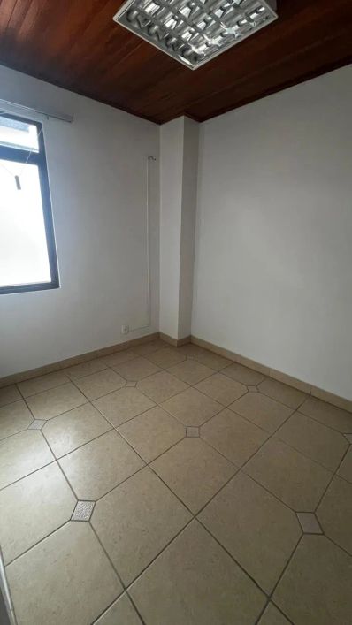 BENTOALVES aluga sala aérea, ampla, 130m2, 02 vagas, no Centro - Caxias do Sul - RS