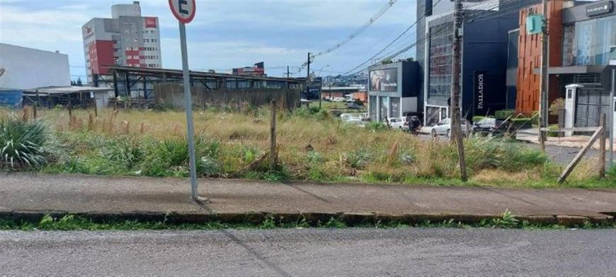 Ótimo terreno de esquina ideal para construção de prédio residencial ou comercial! Área: 15,17x30,35