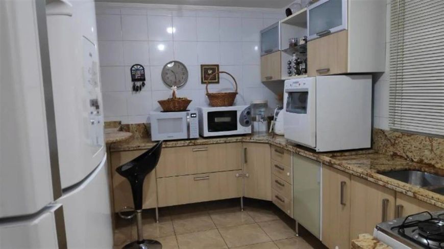 Excelente apartamento semimobiliado com 03 dormitórios (sendo 01 suíte master com hidro), sala para