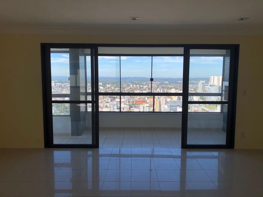 Apartamento para venda tem 111 metros quadrados com 3 quartos