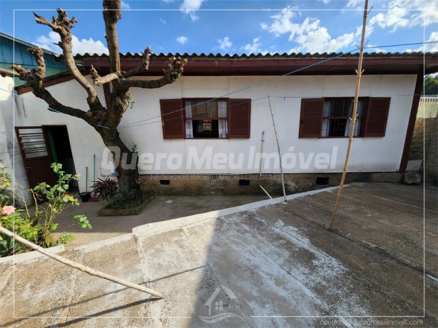 CASA MISTA FUNDOS - 2 DORM COM PÁTIO