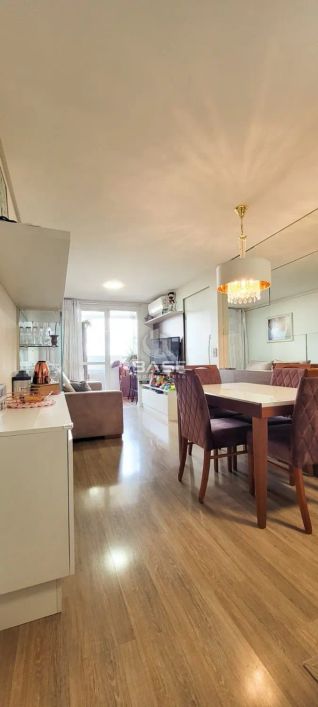 Apartamento semimobiliado no Bairro Vila Verde com 2 dormitórios, banheiro social, sala de estar e j