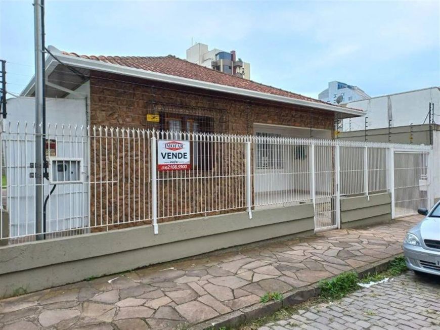 Excelente casa com 03 dormitórios (01 deles transformado em closet), sala para 02 ambientes, cozinha