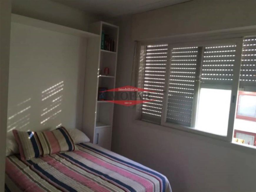 Linda residência semimobiliada com 02 pavimentos! Pavimento superior: 03 dormitórios (sendo 01 suíte