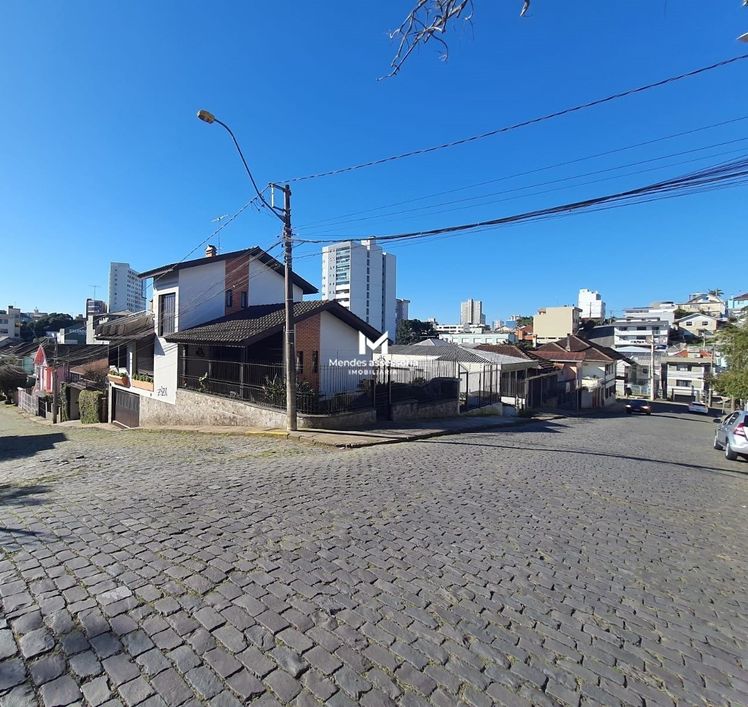 Ótima casa de esquina com 4 quartos
