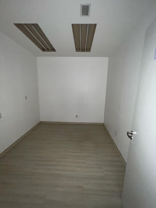 BENTOALVES aluga loja térrea, c/ 200m2, próximo Sams Club, no Centro - Caxias do Sul - RS