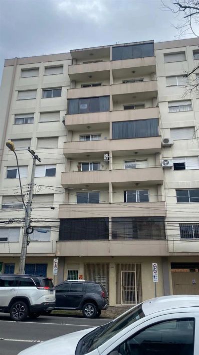 Excelente apartamento no Centro!! Com 03 dormitórios, sala para 02 ambientes com ampla sacada, cozin