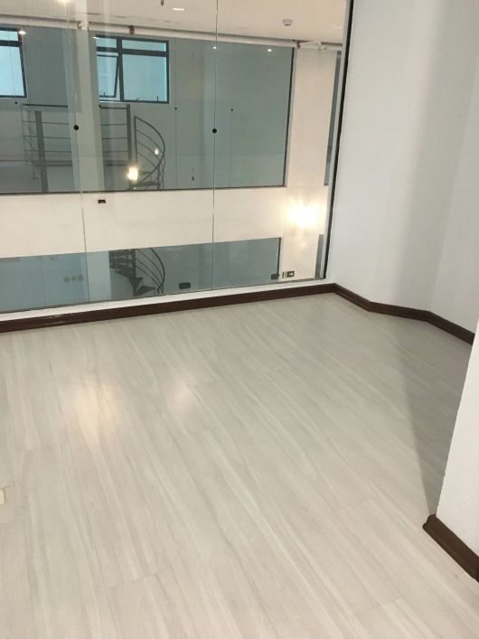 BENTOALVES aluga loja térrea, em galeria, bairro São Pelegrino - Caxias do Sul - RS