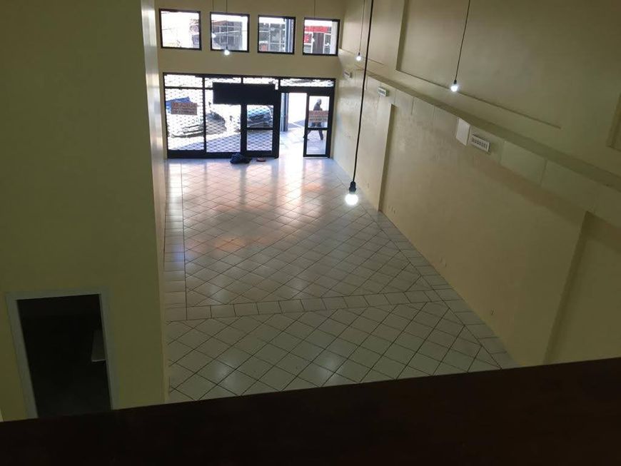 BENTOALVES aluga loja térrea a poucos passos da Av. Júlio, 490m2, no Centro - Caxias do Sul - RS