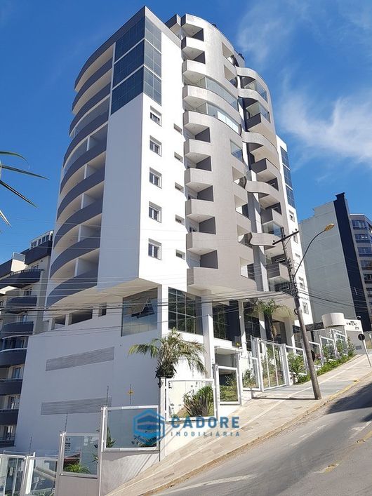 Cobertura três dormitórios suites, bairro Centro