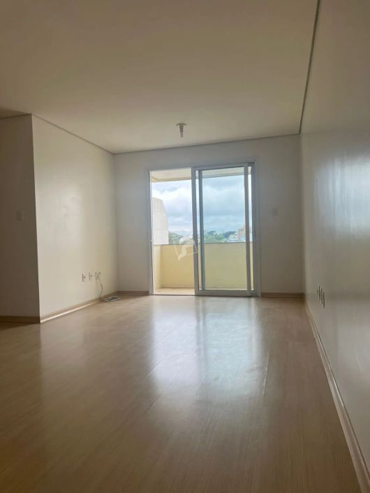 FULCHER IMÓVEIS Vende: Apartamento Com 03 Dormitórios, Sendo 01 Suíte, 01 Banheiro Social, Sala de E
