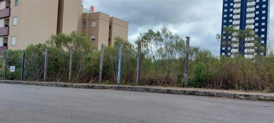 Dois excelentes terrenos próprios para prédios. Área: 1.173,73m. Confira!
