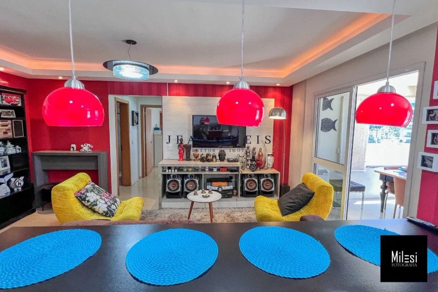 Apartamento Semimobiliado c/ Terraço