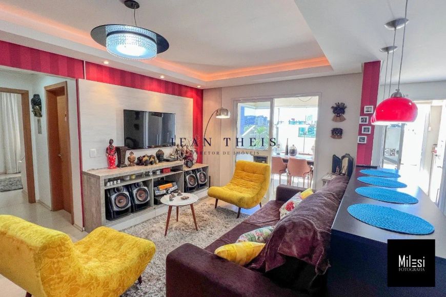Apartamento Semimobiliado c/ Terraço
