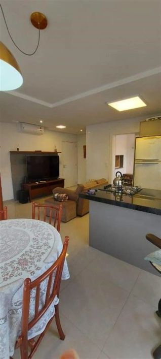 Ótimo apartamento semimobiliado em excelente localização e posição solar com 02 dormitórios (sendo 0
