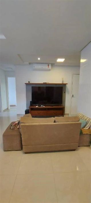 Ótimo apartamento semimobiliado em excelente localização e posição solar com 02 dormitórios (sendo 0