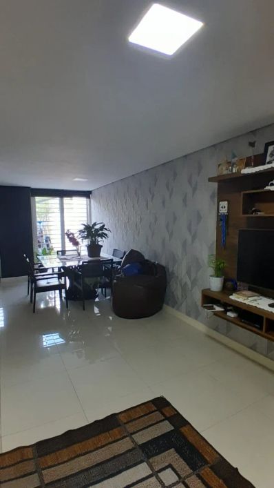 Venda de Sobrado em Caxias do Sul-RS, bairro Vinhedos