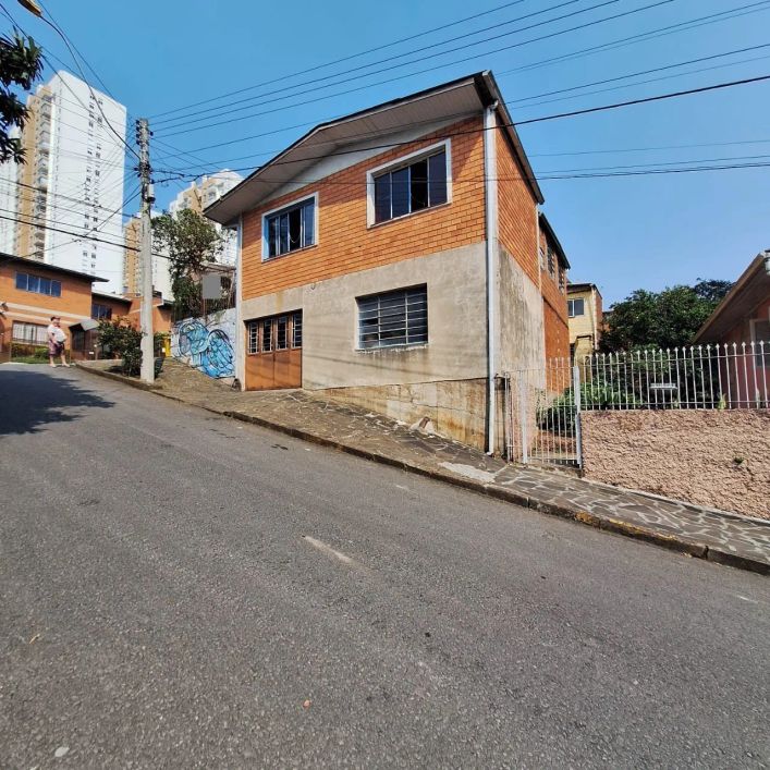 Venda de Casa em Caxias do Sul-RS, bairro Nossa Senhora de Lourdes