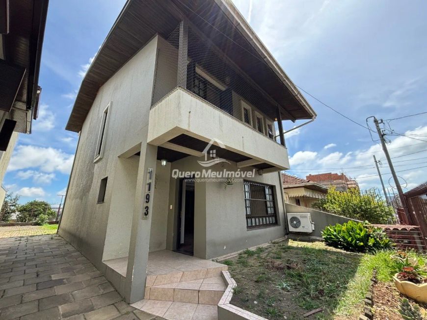 Casa com 344m² e 3 dormitórios no Sagrada Familia