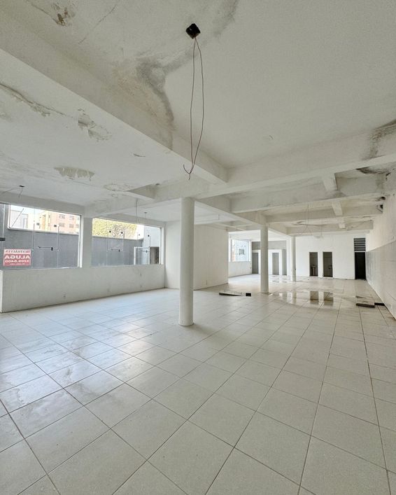 BENTOALVES aluga loja térrea fundos, no Centro de Caxias do Sul-RS