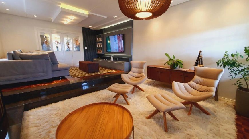 A casa ideal para quem gosta de colecionar bons momentos com a família e amigos!! São + de 300m, mui