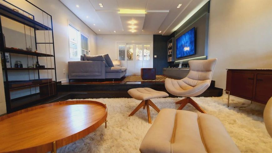 A casa ideal para quem gosta de colecionar bons momentos com a família e amigos!! São + de 300m, mui