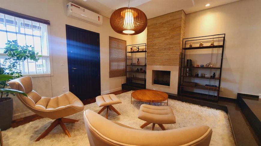A casa ideal para quem gosta de colecionar bons momentos com a família e amigos!! São + de 300m, mui