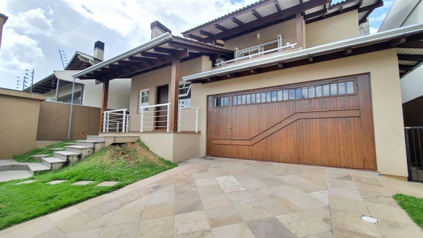 A casa ideal para quem gosta de colecionar bons momentos com a família e amigos!! São + de 300m, mui