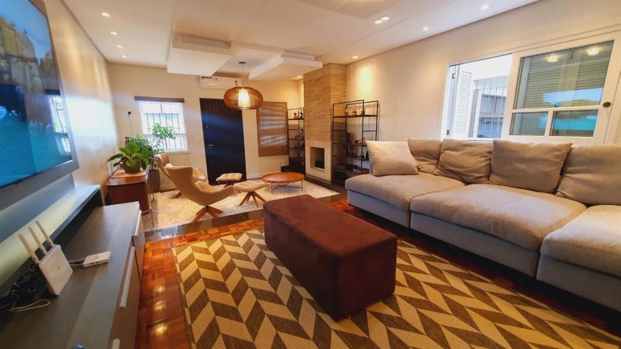 A casa ideal para quem gosta de colecionar bons momentos com a família e amigos!! São + de 300m, mui