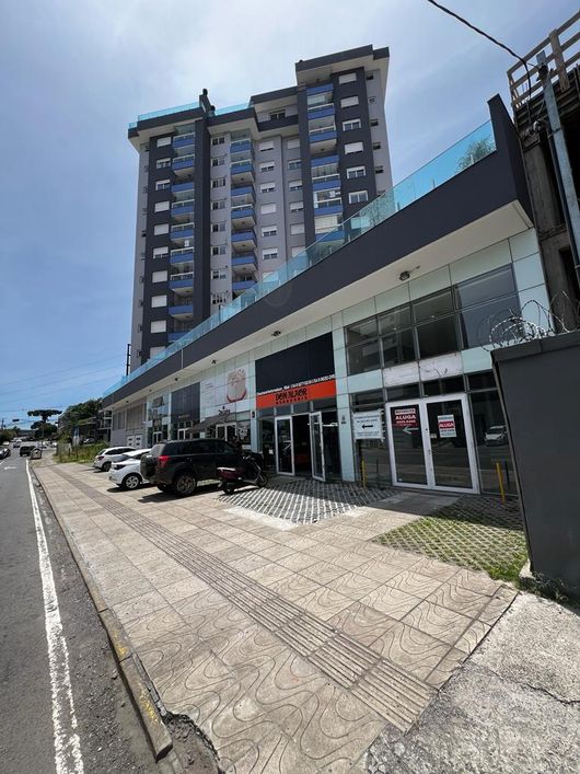 BENTOALVES aluga loja térrea c/ 02 banheiros, próximo Igreja Sagrada Família - Caxias do Sul - RS
