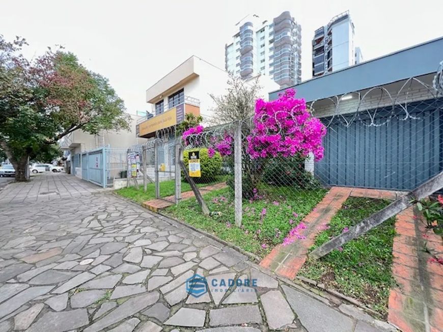 Casa com três dormitórios em São Pelegrino