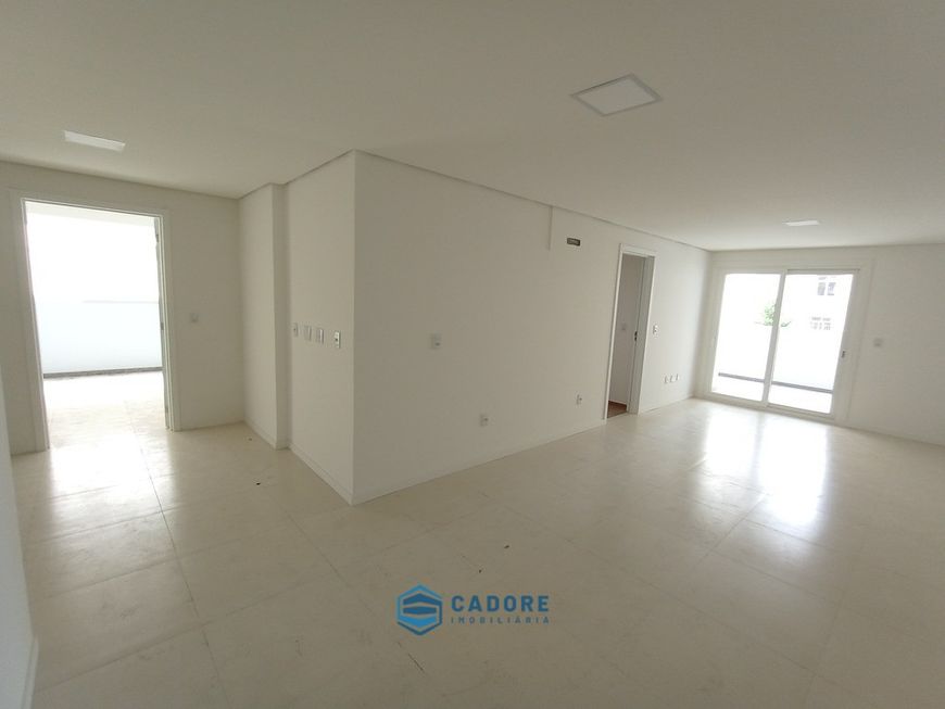 Apartamento três dormitórios no Pio x