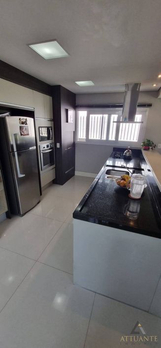 Casa com piscina - Bairro Cidade Nova