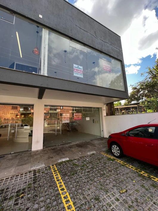 BENTOALVES aluga loja térrea, c/ mezanino, 100m2, bairro Jardim América - Caxias do Sul - RS