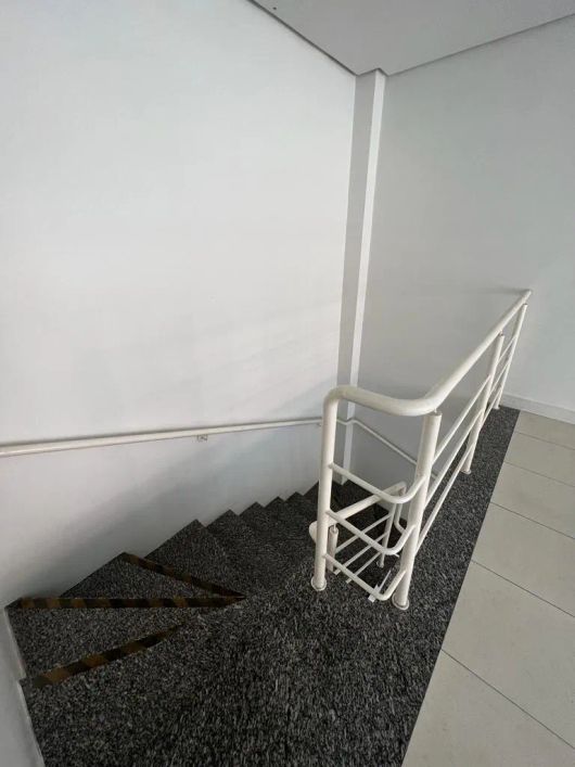 BENTOALVES aluga loja térrea, c/ mezanino, 100m2, bairro Jardim América - Caxias do Sul - RS