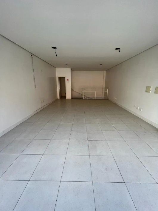 BENTOALVES aluga loja térrea, c/ mezanino, 100m2, bairro Jardim América - Caxias do Sul - RS