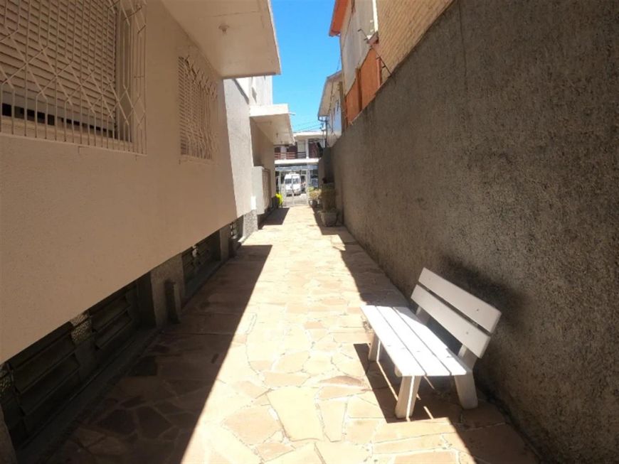 Apartamento ensolarado e muito bem localizado, próximo ao Parque Cinquentenário, com 02 dormitórios,