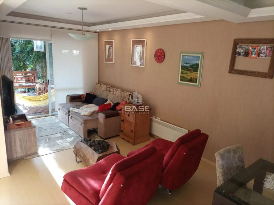 Excelente sobrado de 195,55m no Bairro Jardim Itália com 03 dormitórios, sendo 01 suíte, demais depe