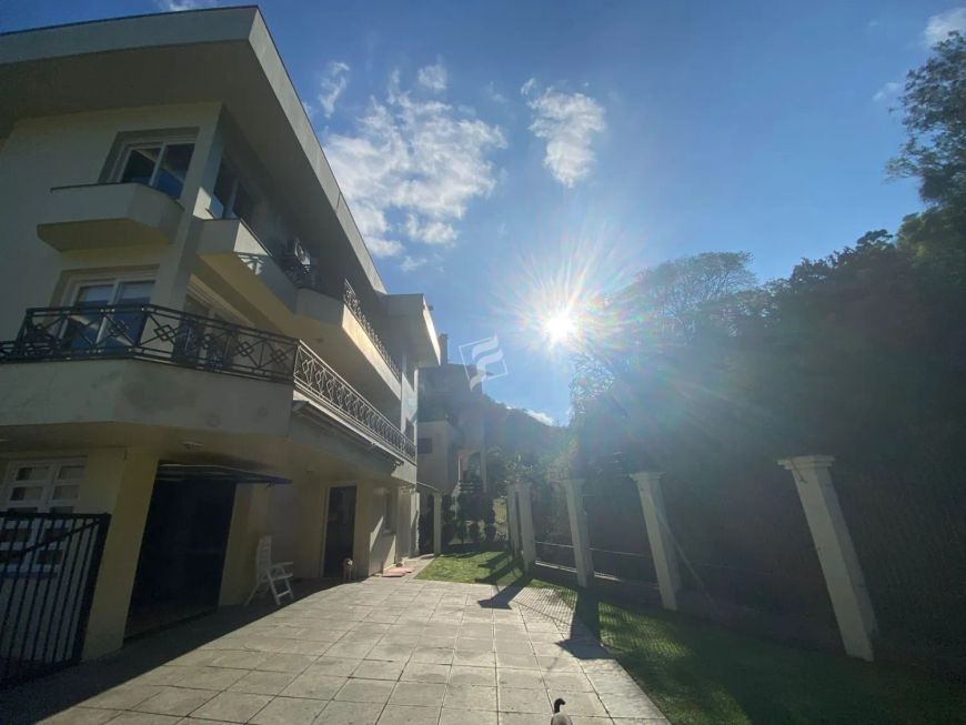 FULCHER IMÓVEIS Vende: Localizada no bairro Galópolis, em Caxias do Sul/RS, esta casa à venda é idea
