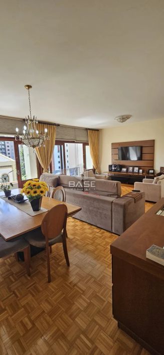 Amplo apartamento ao lado do Zaffari Exposição e junto ao parque, com 3 dormitórios, 2 banheiros soc