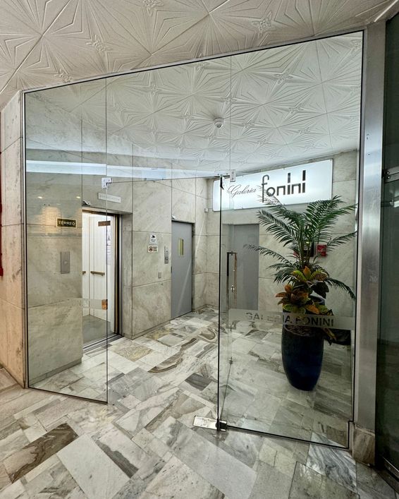 BENTOALVES aluga loja térrea, em galeria, próximo Praça, no Centro - Caxias do Sul - RS