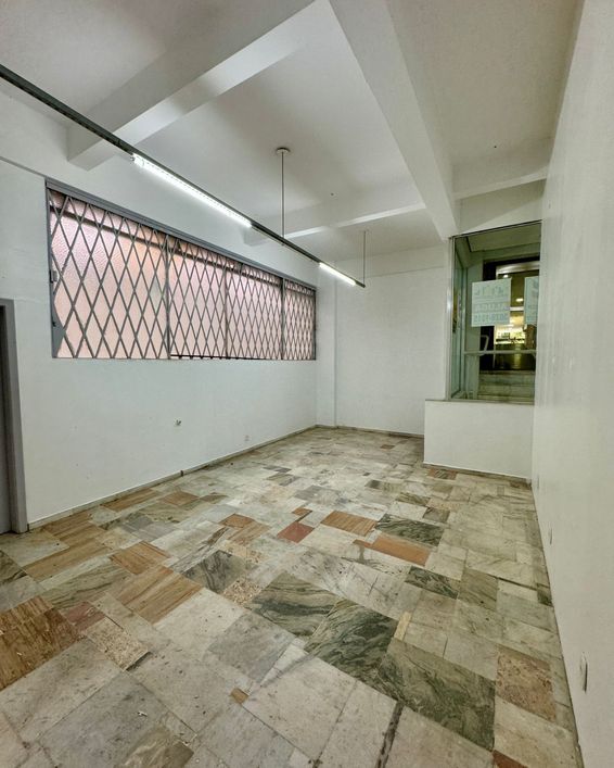 BENTOALVES aluga loja térrea, em galeria, próximo Praça, no Centro - Caxias do Sul - RS