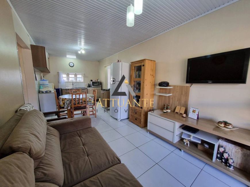 Encantadora casa com pátio localizada no Bairro Desvio Rizzo