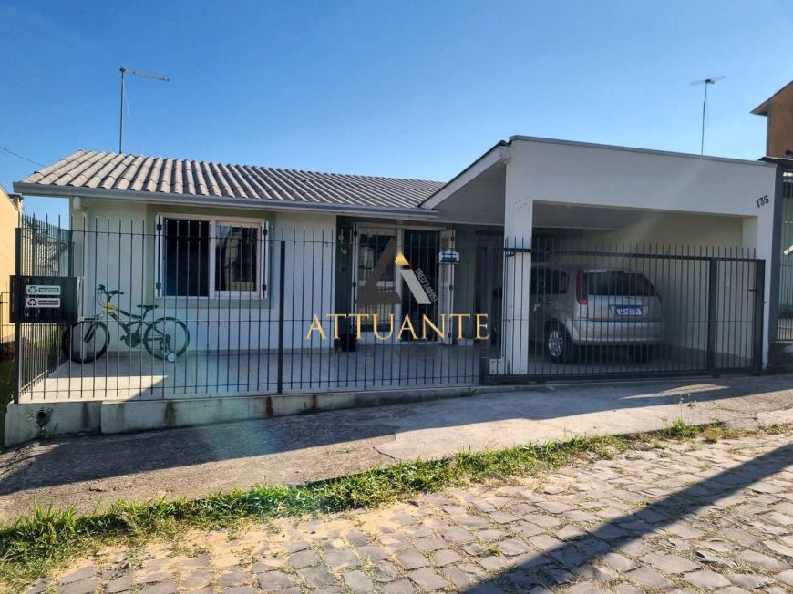 Encantadora casa com pátio localizada no Bairro Desvio Rizzo