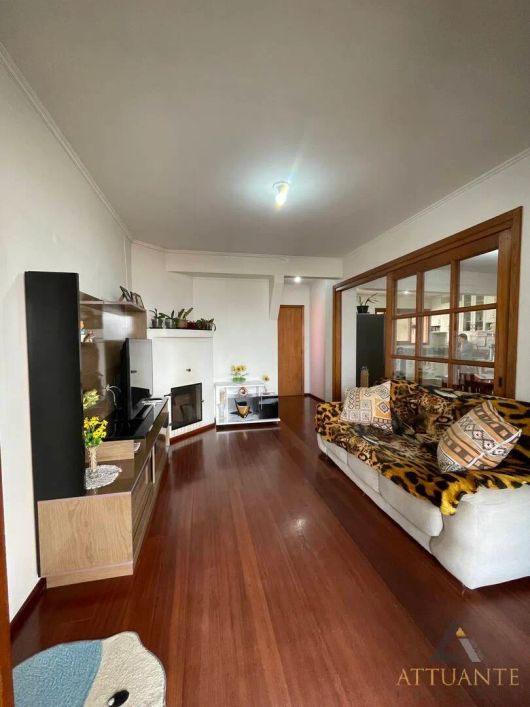 Apartamento semi mobiliado sendo 1 ap cada andar - Bairro São Pelegrino
