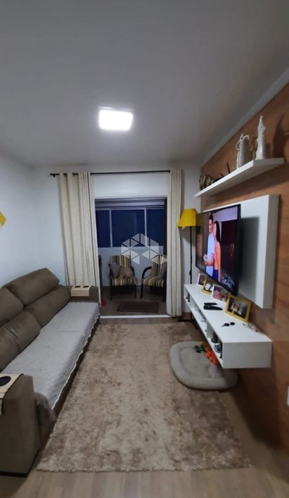 Apartamento com 56m², se encontra no primeiro andar, dois dormitórios, um banheiro, sacada fechada e