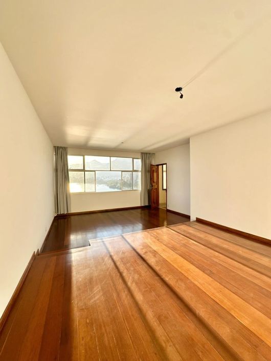 Apartamento com 3 dormitórios à venda, 110 m² por R$ 1.750.000 - Lagoa - Rio de Janeiro/RJ