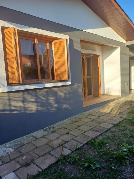 Ótima residência no Bairro Nossa Senhora de Fátima! Conta com 02 dormitórios, sala para 02 ambientes