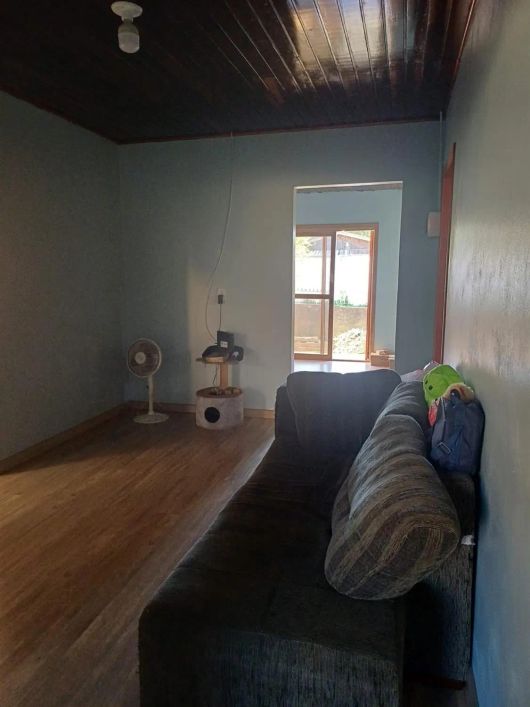 Ótima residência no Bairro Nossa Senhora de Fátima! Conta com 02 dormitórios, sala para 02 ambientes