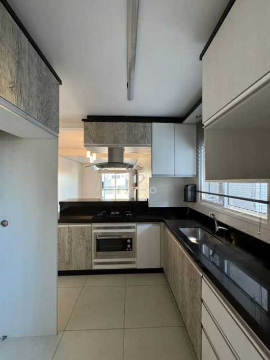 Apartamento semi mobiliado, frente norte, em excelente localização, no Villagio